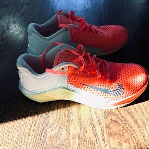 Nike Metcon Training Shoes Orange Coral White Women’s Size 7.5